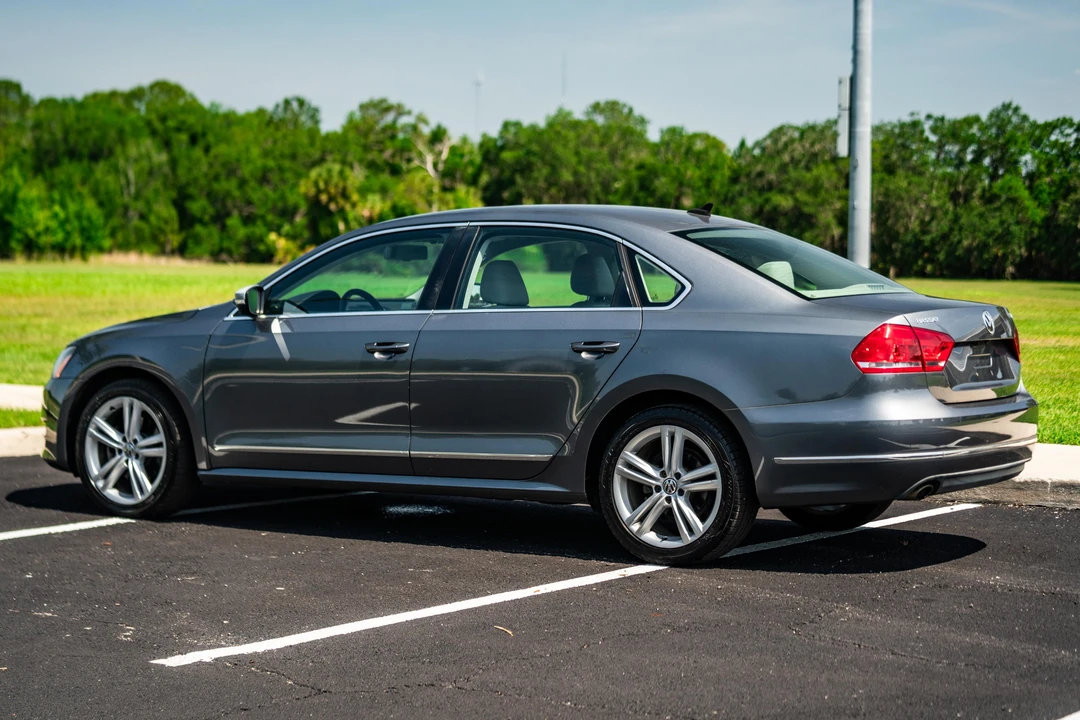 2014 Volkswagen Passat - Image 13 of 31