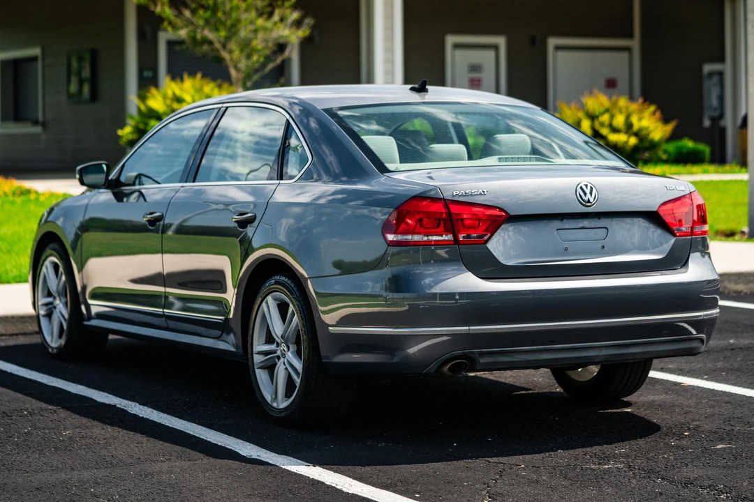 2014 Volkswagen Passat - Image 18 of 31