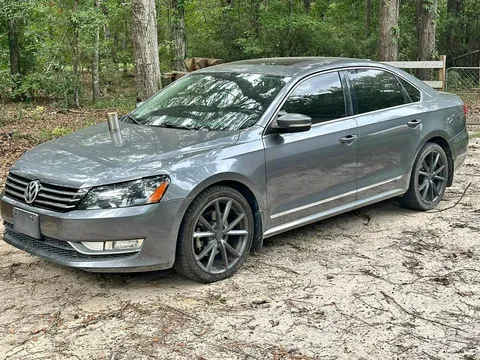 2014 Volkswagen Passat TDI SEL Premium Sedan 4D