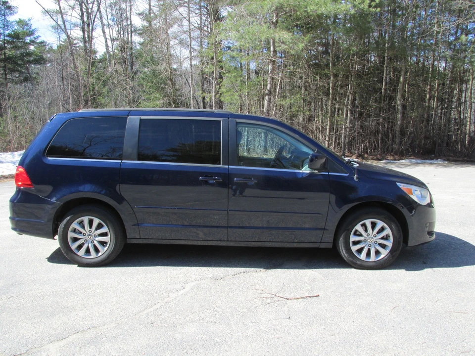 2014 Volkswagen Routan - Image 7 of 21