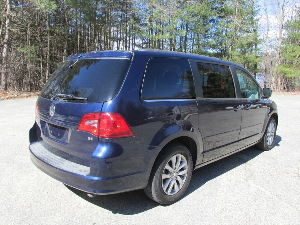 2014 Volkswagen Routan - Image 6 of 21