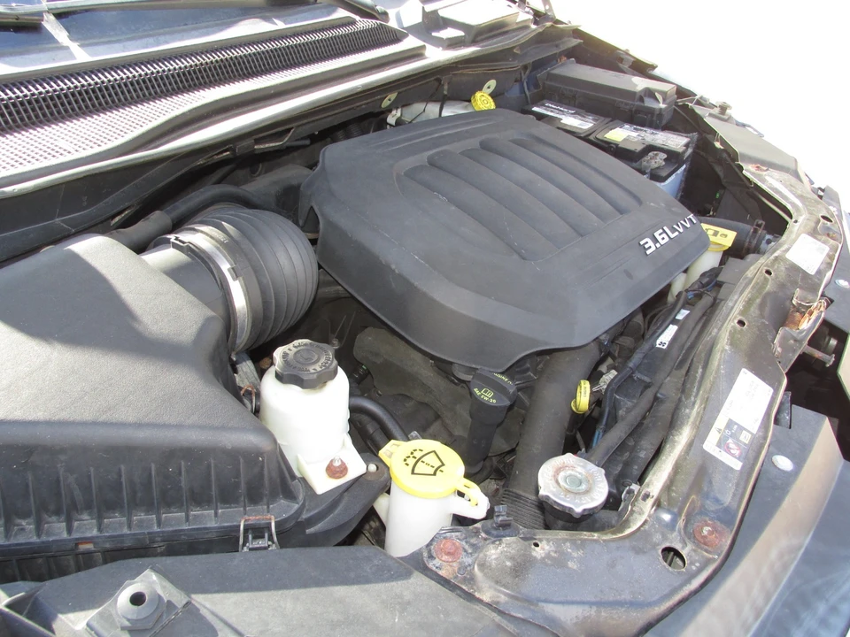 2014 Volkswagen Routan - Image 20 of 21