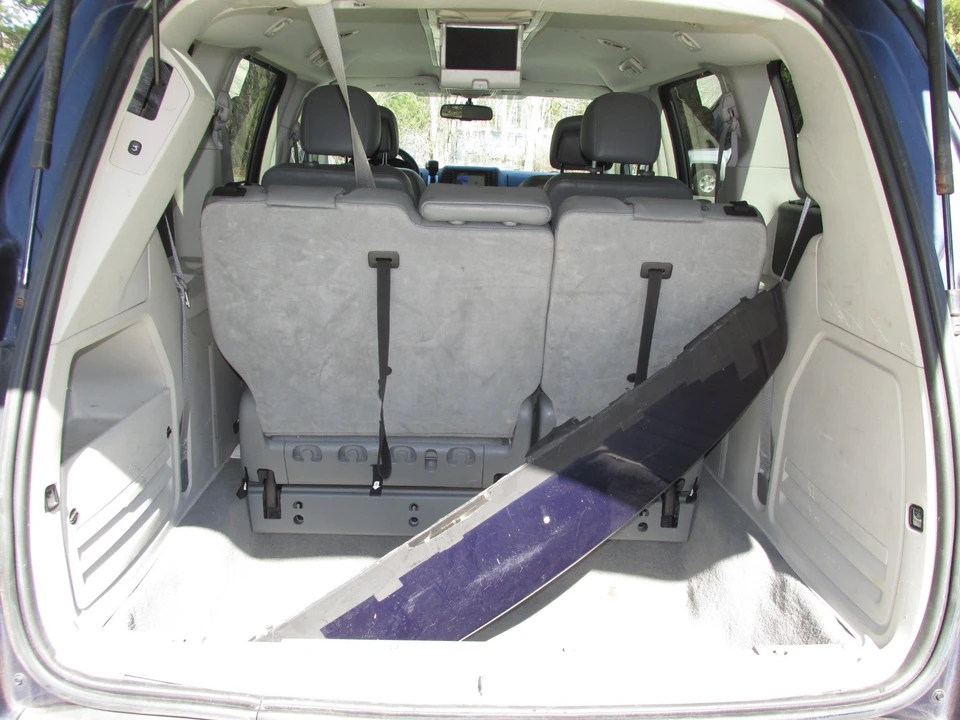 2014 Volkswagen Routan - Image 14 of 21