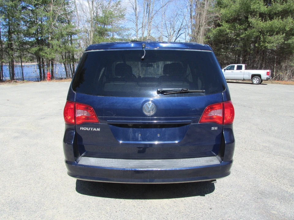 2014 Volkswagen Routan - Image 5 of 21