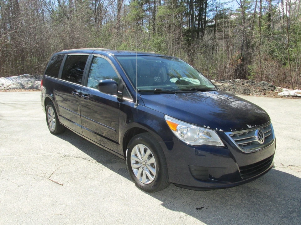 2014 Volkswagen Routan - Image 8 of 21