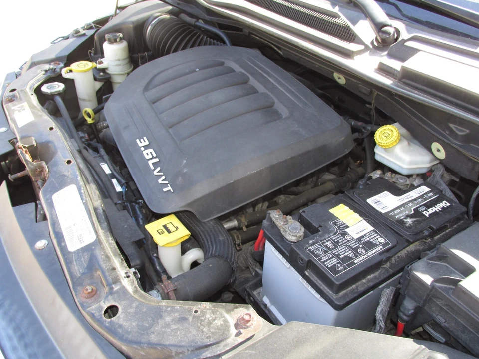 2014 Volkswagen Routan - Image 19 of 21