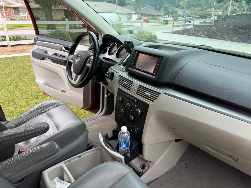 2014 Volkswagen Routan - Image 9 of 20