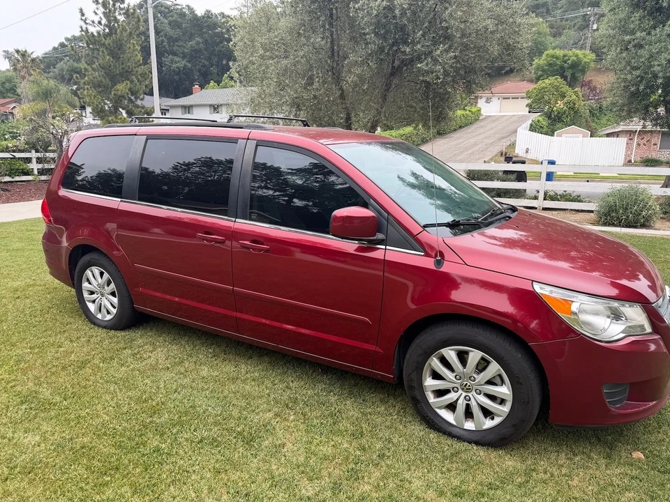 2014 Volkswagen Routan - Image 18 of 20
