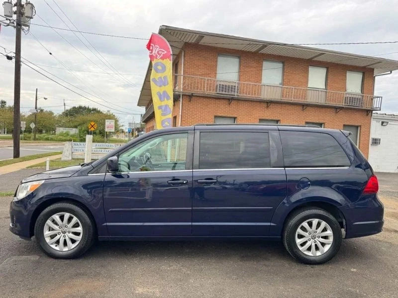 2014 Volkswagen Routan - Image 10 of 12