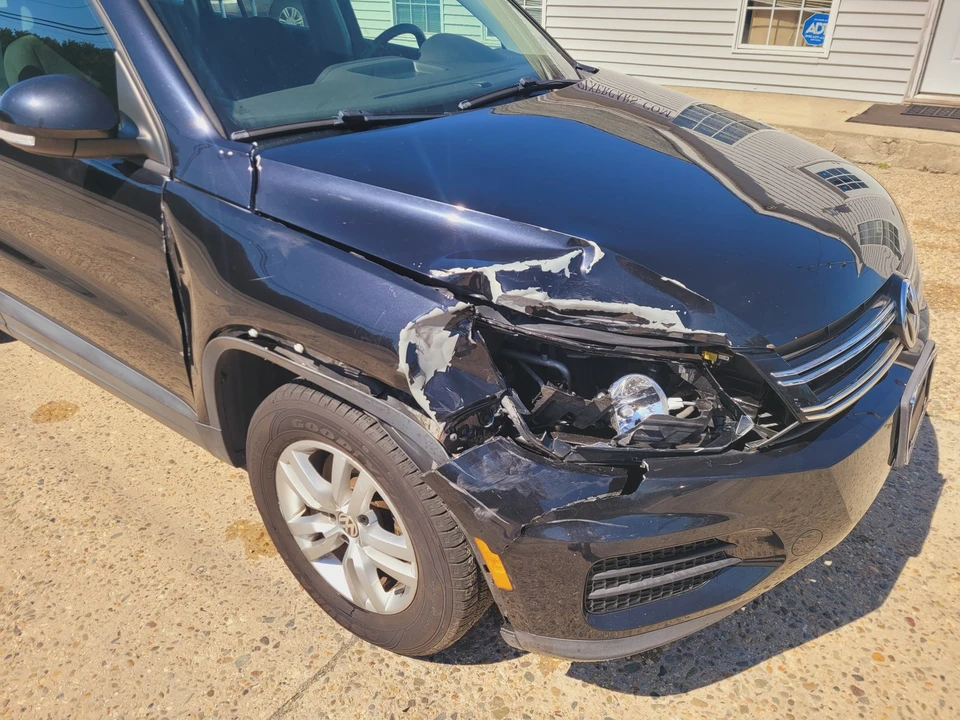 2014 Volkswagen Tiguan - Image 8 of 21