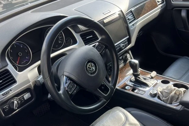 2014 Volkswagen Touareg - Image 5 of 8