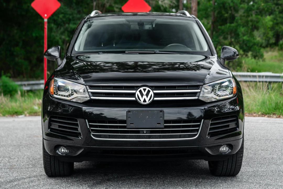 2014 Volkswagen Touareg - Image 2 of 31