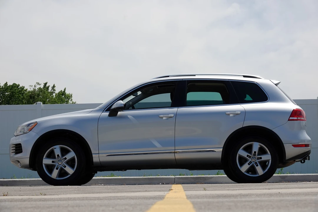 2014 Volkswagen Touareg - Image 16 of 31
