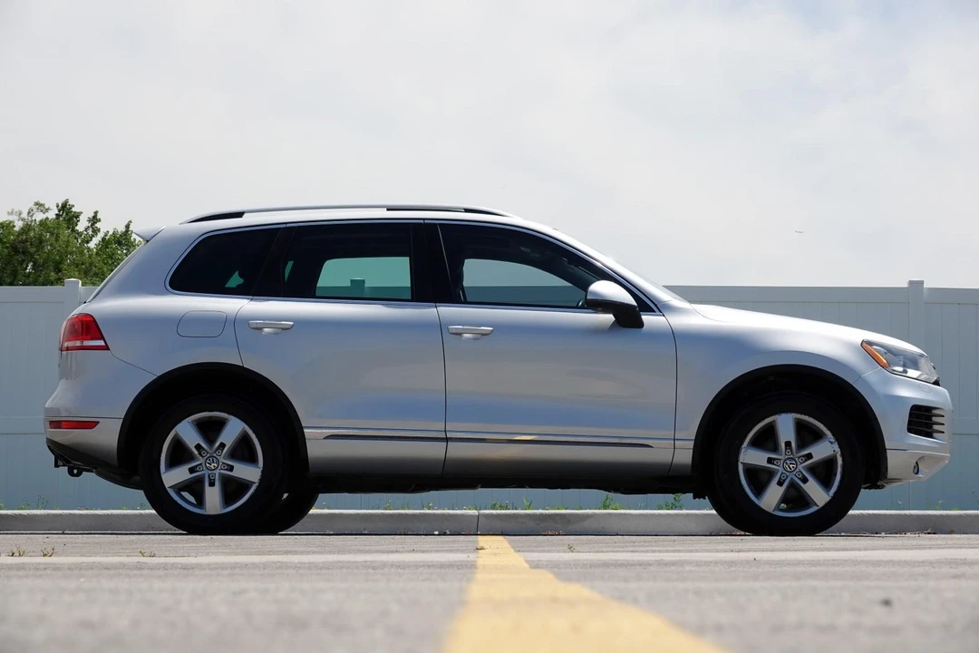 2014 Volkswagen Touareg - Image 23 of 31