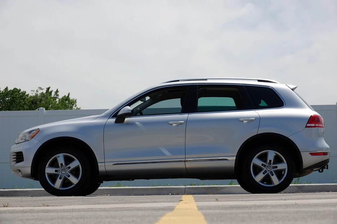 2014 Volkswagen Touareg - Image 14 of 31