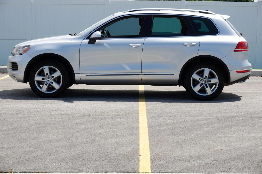 2014 Volkswagen Touareg - Image 15 of 31
