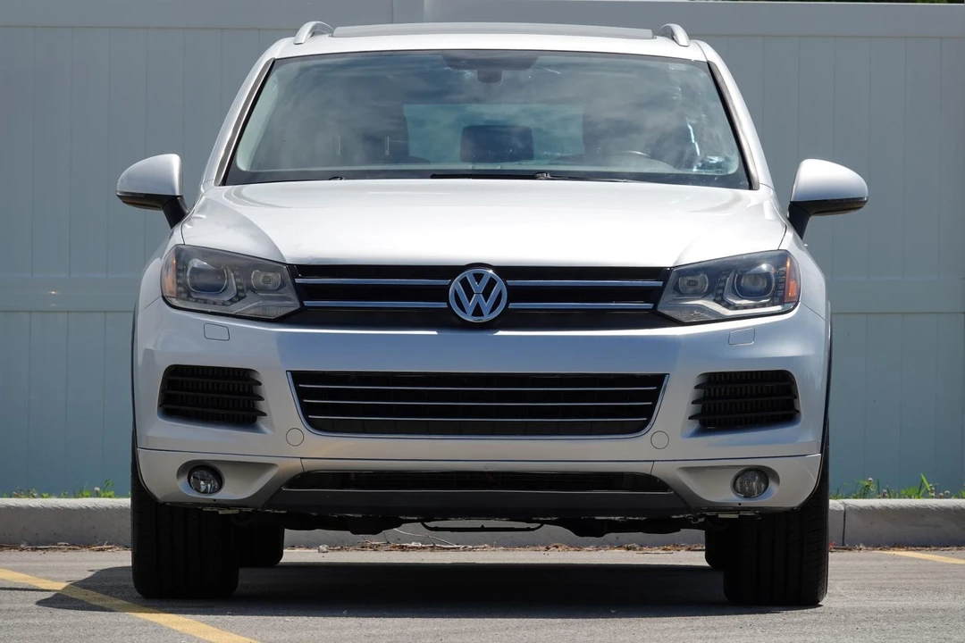 2014 Volkswagen Touareg - Image 2 of 31