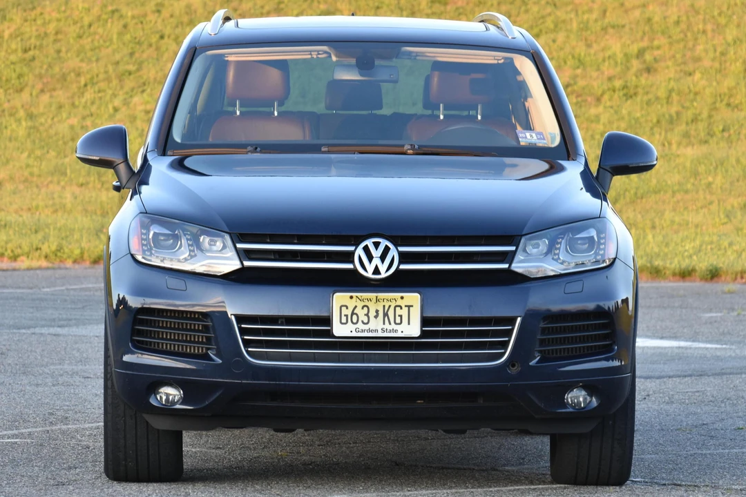 2014 Volkswagen Touareg - Image 2 of 31