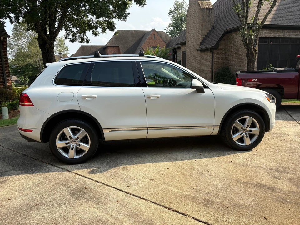 2014 Volkswagen Touareg - Image 16 of 31