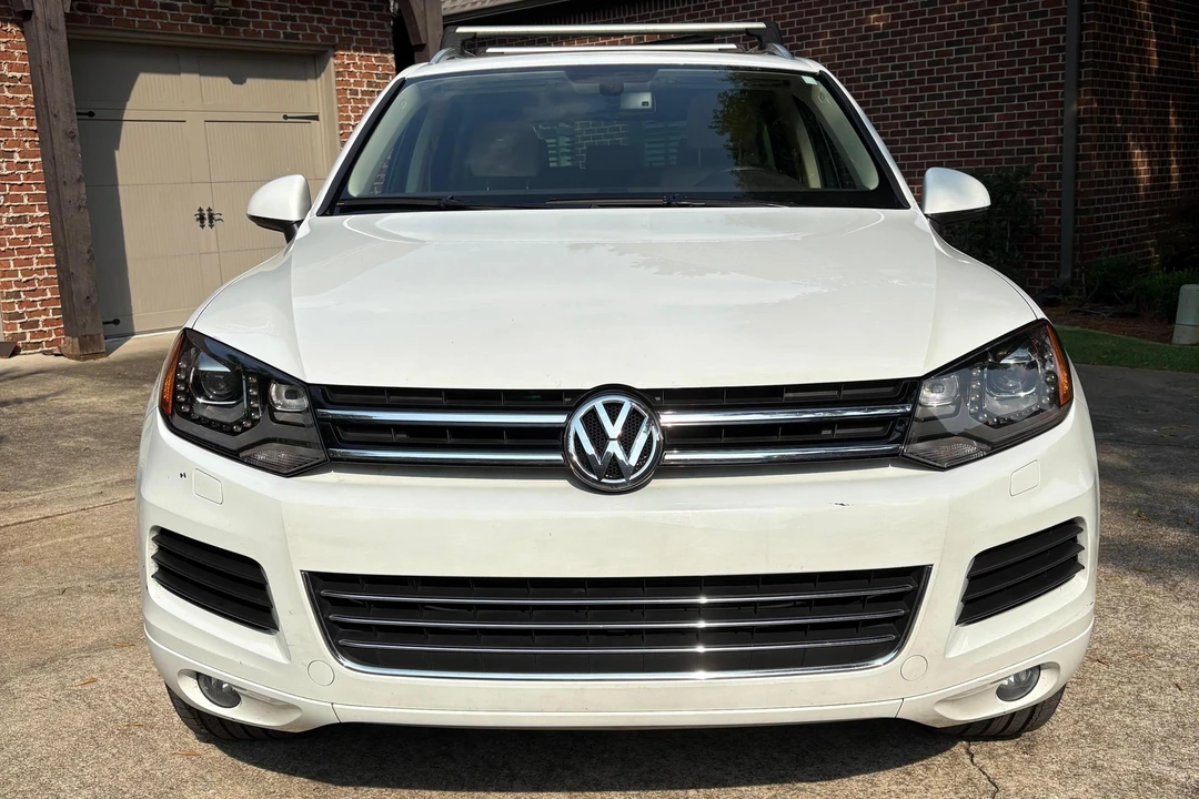 2014 Volkswagen Touareg - Image 2 of 31