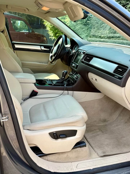 2014 Volkswagen Touareg - Image 8 of 9