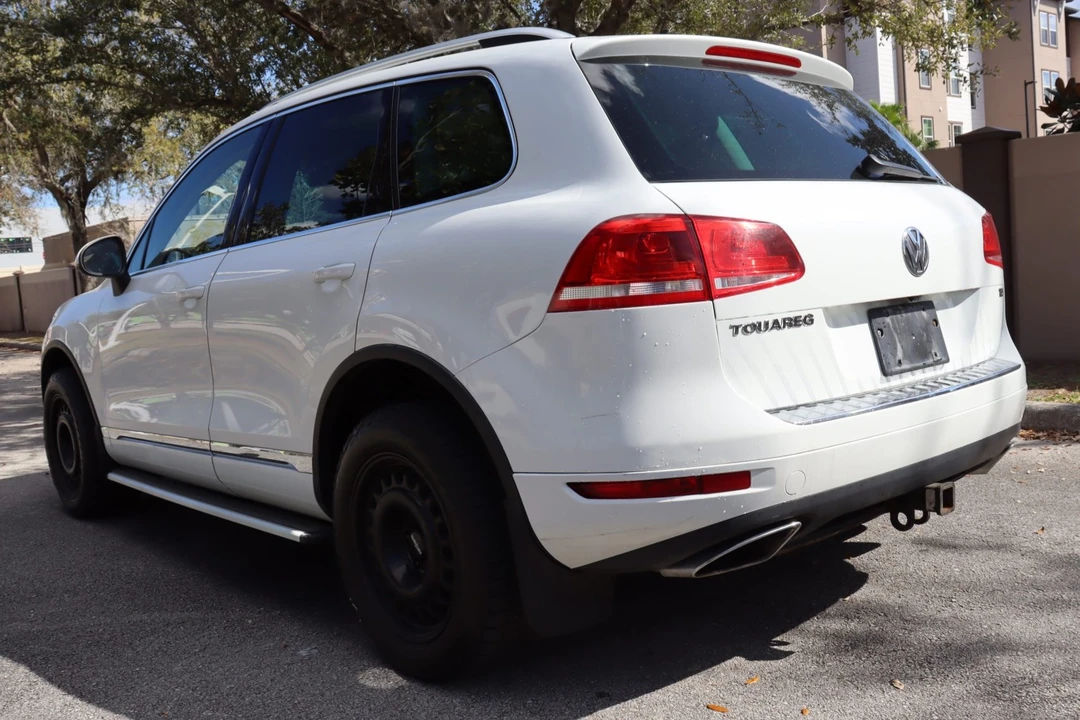 2014 Volkswagen Touareg - Image 2 of 7