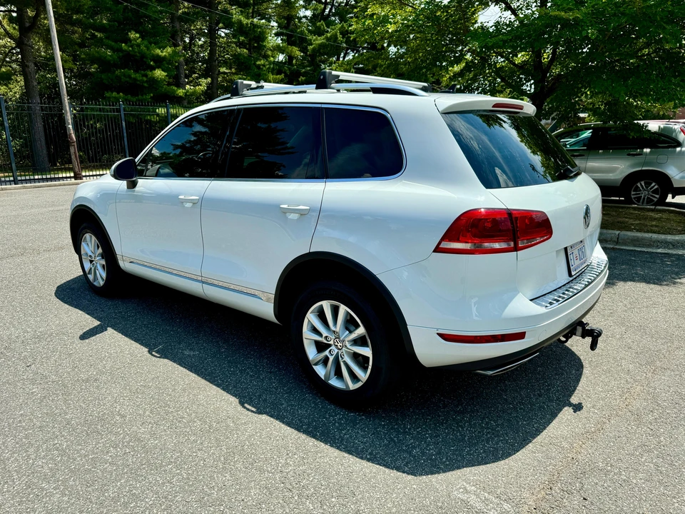 2014 Volkswagen Touareg - Image 10 of 31