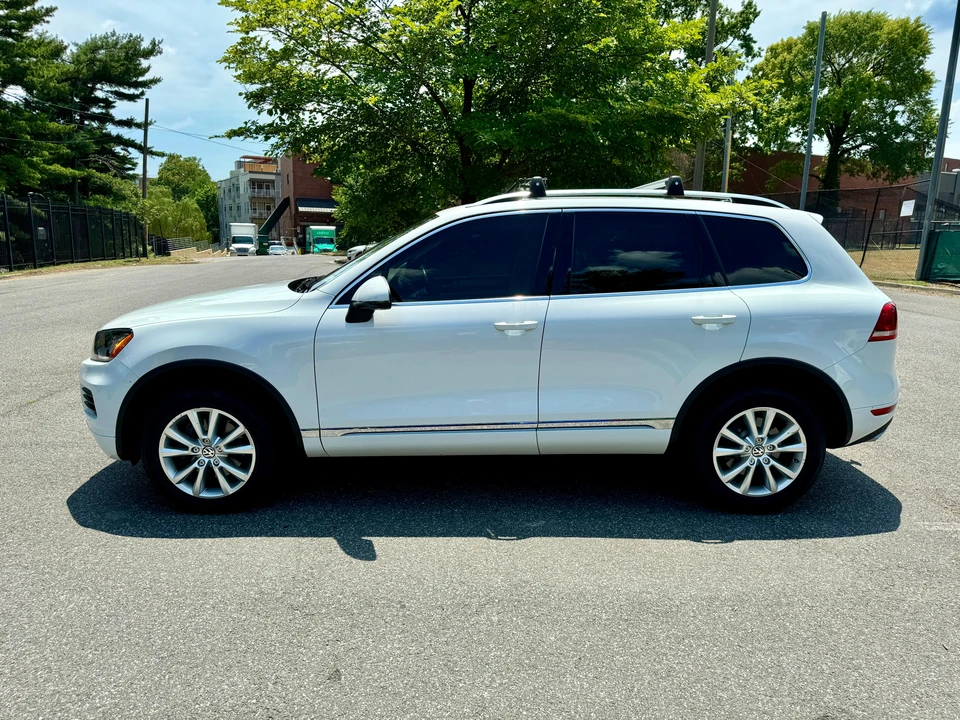 2014 Volkswagen Touareg - Image 9 of 31