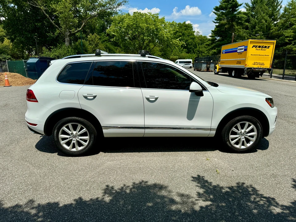 2014 Volkswagen Touareg - Image 14 of 31
