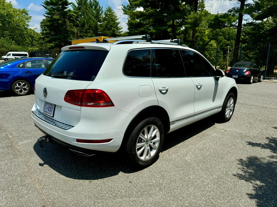 2014 Volkswagen Touareg - Image 13 of 31