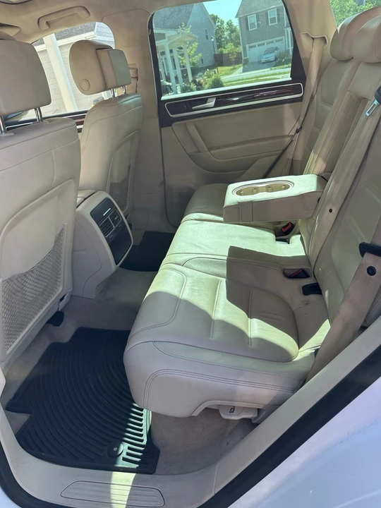2014 Volkswagen Touareg - Image 11 of 16