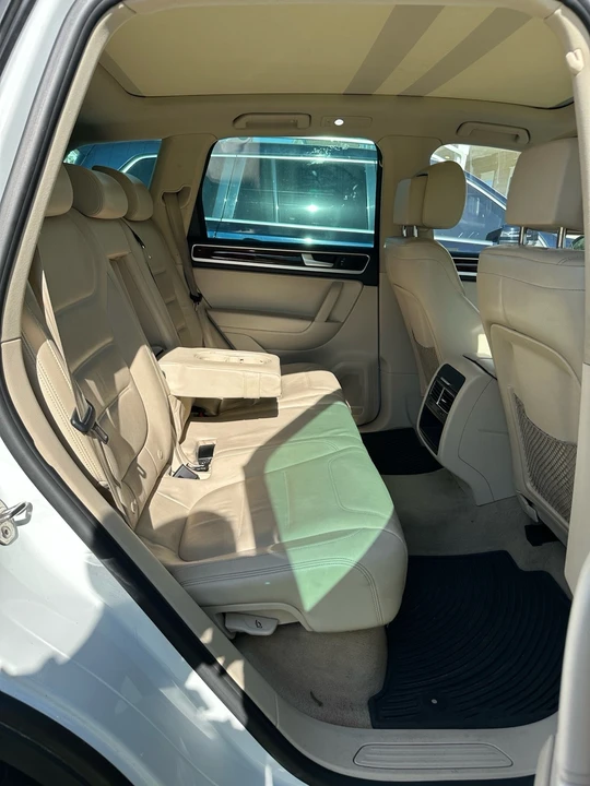 2014 Volkswagen Touareg - Image 12 of 16