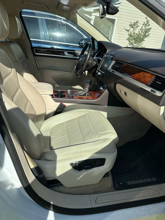 2014 Volkswagen Touareg - Image 10 of 16