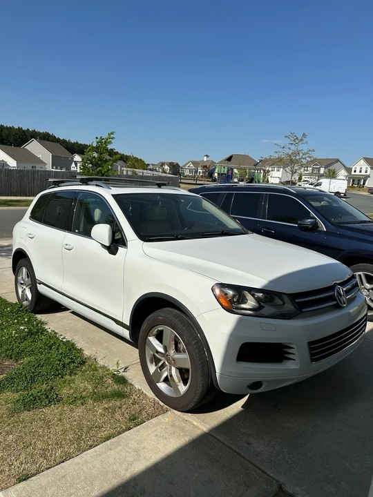 2014 Volkswagen Touareg - Image 2 of 16