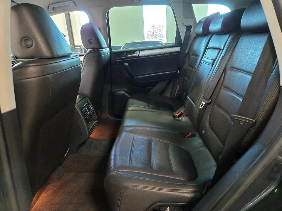 2014 Volkswagen Touareg - Image 9 of 14