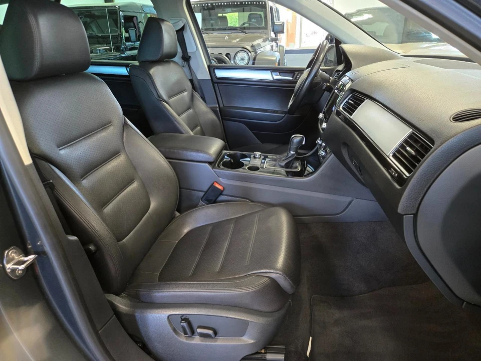2014 Volkswagen Touareg - Image 12 of 14