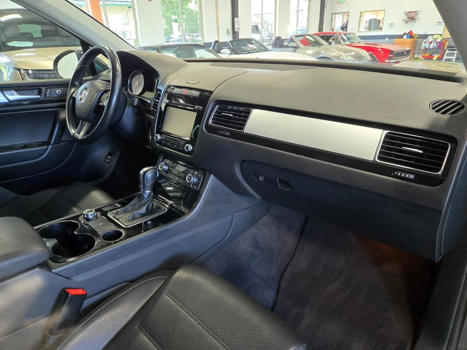 2014 Volkswagen Touareg - Image 11 of 14