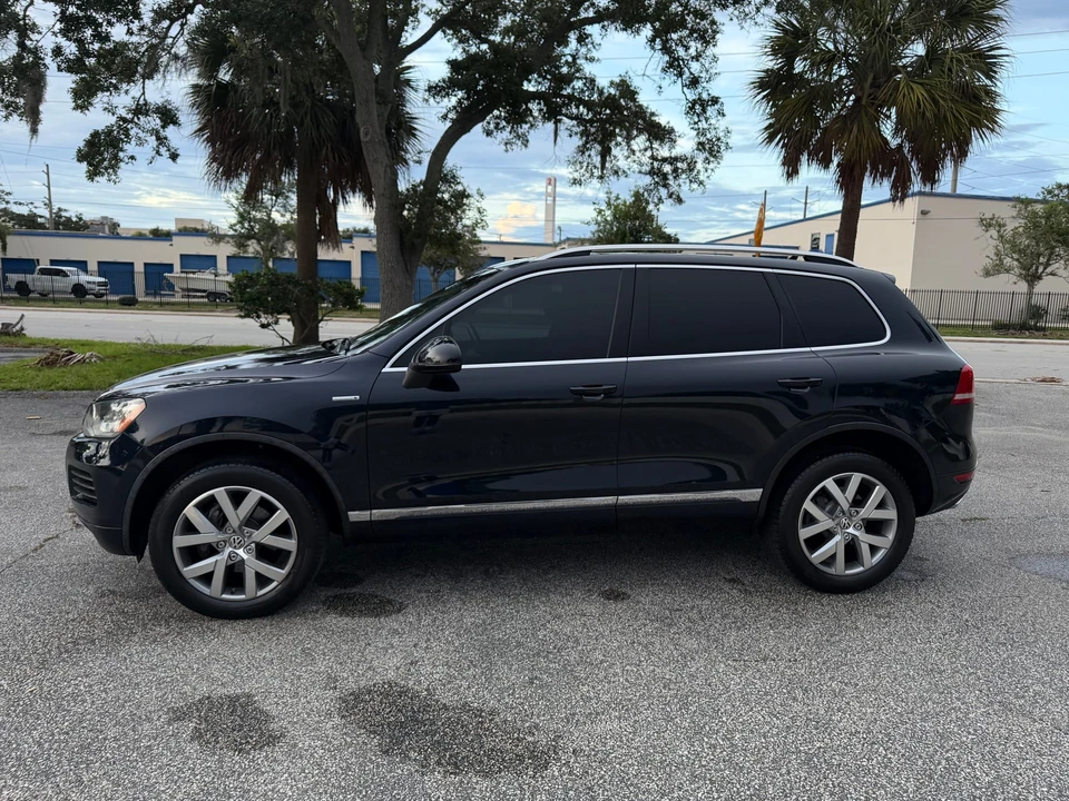 2014 Volkswagen Touareg - Image 2 of 31