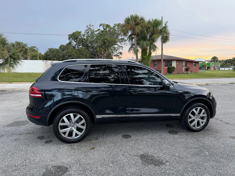 2014 Volkswagen Touareg - Image 28 of 31