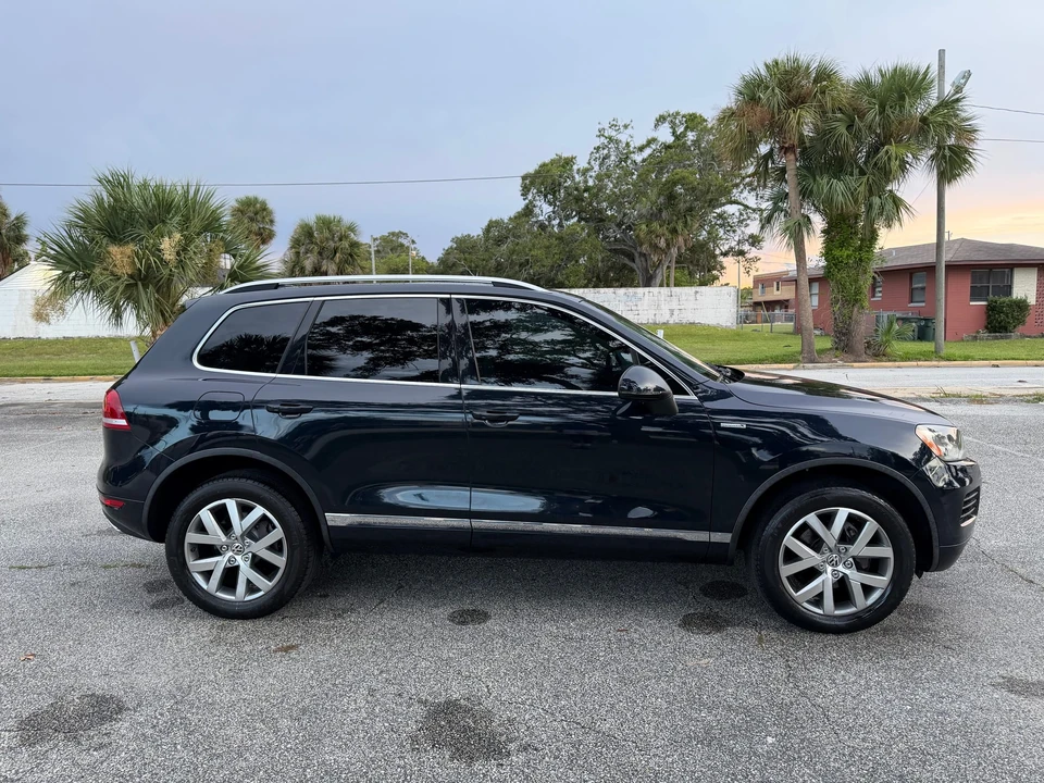 2014 Volkswagen Touareg - Image 25 of 31
