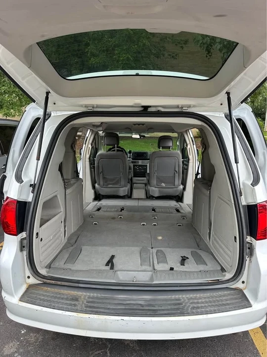 2014 Volkswagen Routan - Image 6 of 6