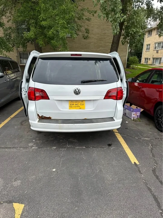 2014 Volkswagen Routan - Image 5 of 6