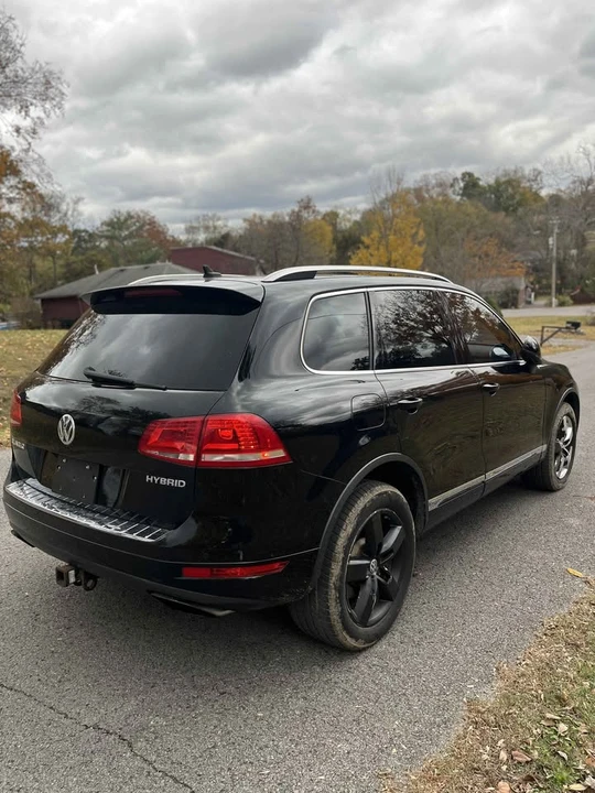 2014 Volkswagen Touareg - Image 2 of 15