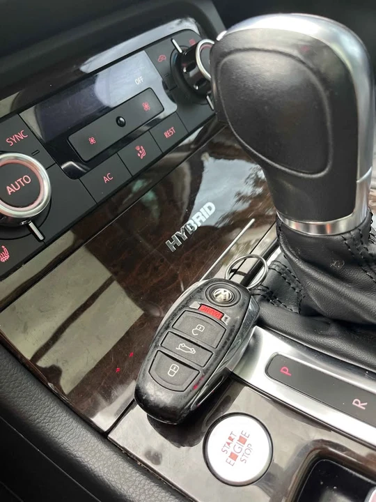 2014 Volkswagen Touareg - Image 9 of 15