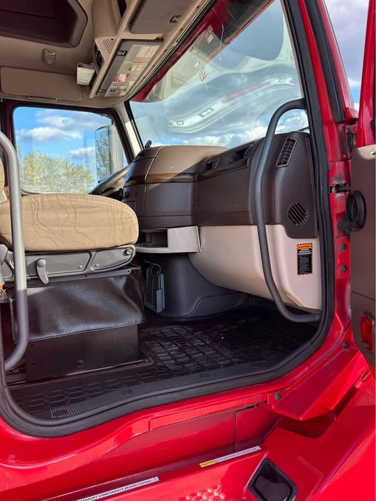2014 Volvo 700 Series - Image 6 of 13