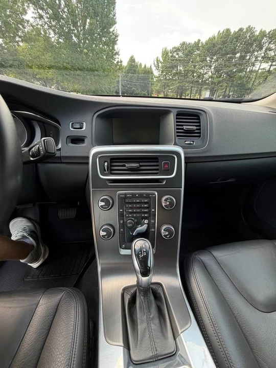 2014 Volvo S60 2nd Gen - Image 9 of 10