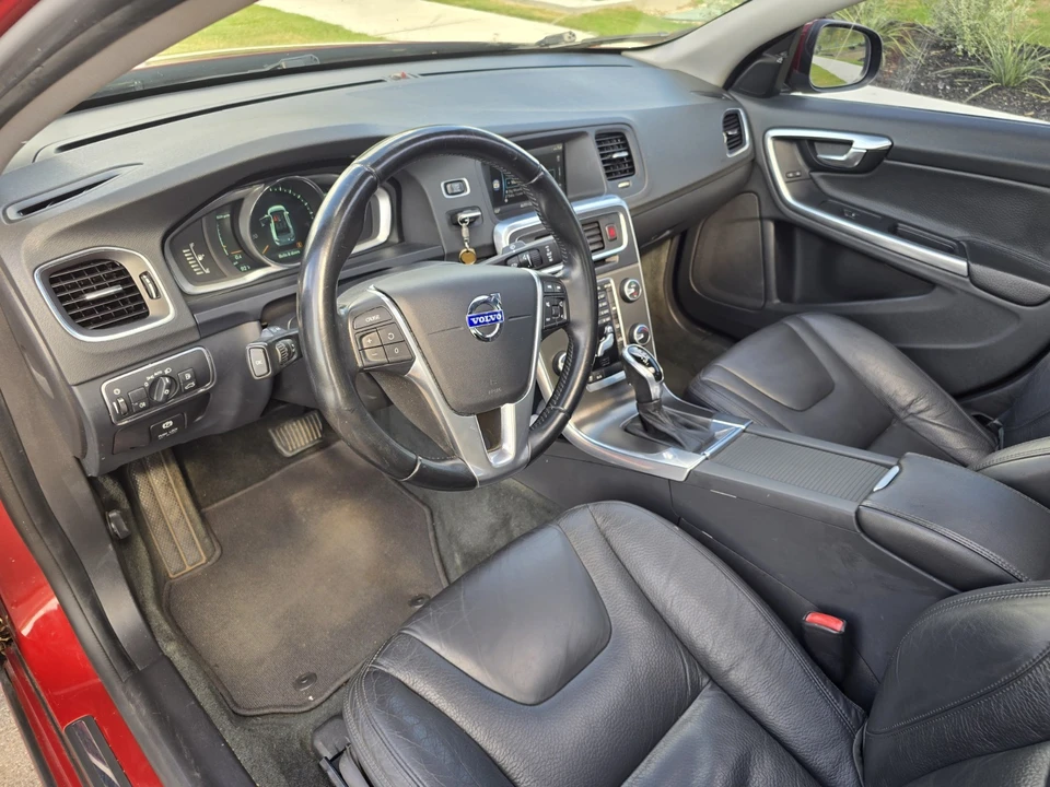 2014 Volvo S60 2nd Gen - Image 2 of 17