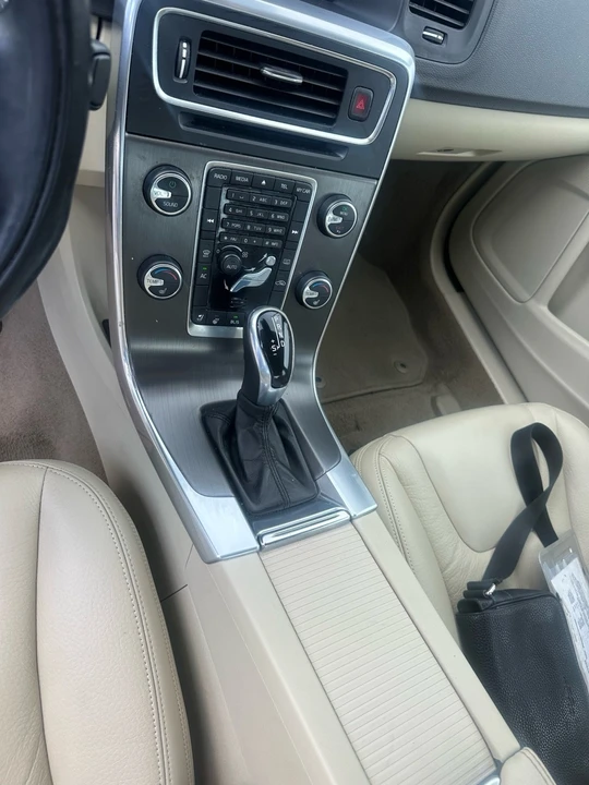 2014 Volvo S60 2nd Gen - Image 23 of 31