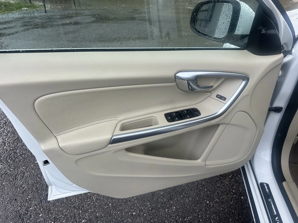 2014 Volvo S60 2nd Gen - Image 17 of 31