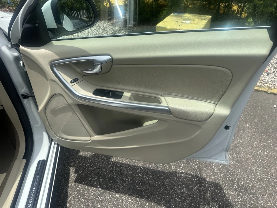 2014 Volvo S60 2nd Gen - Image 28 of 31